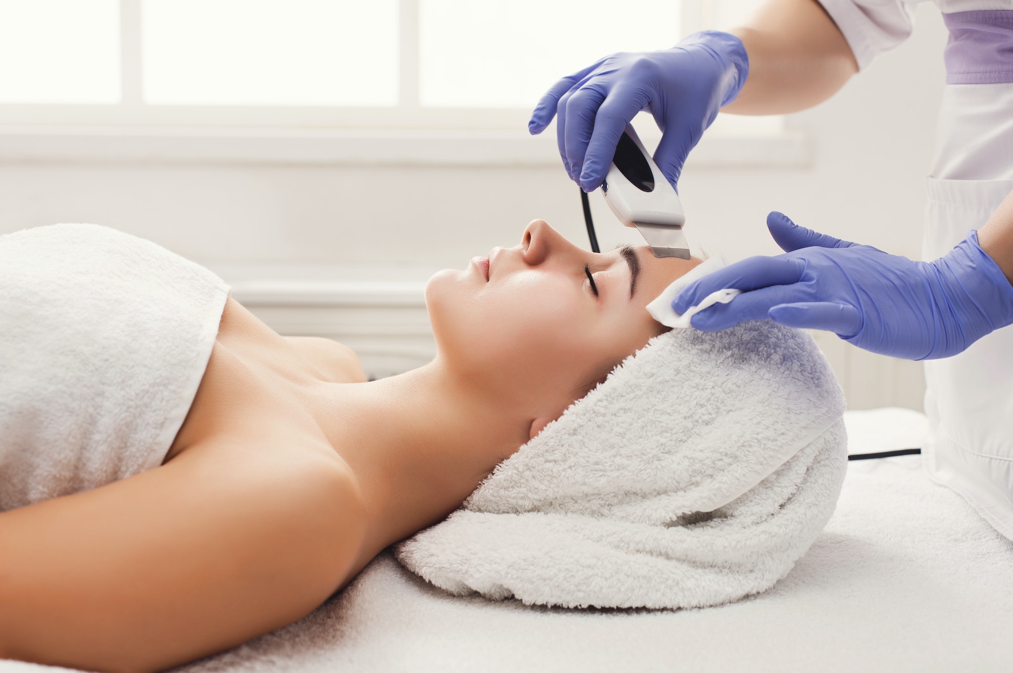 woman-getting-facial-treatment-at-beauty-salon